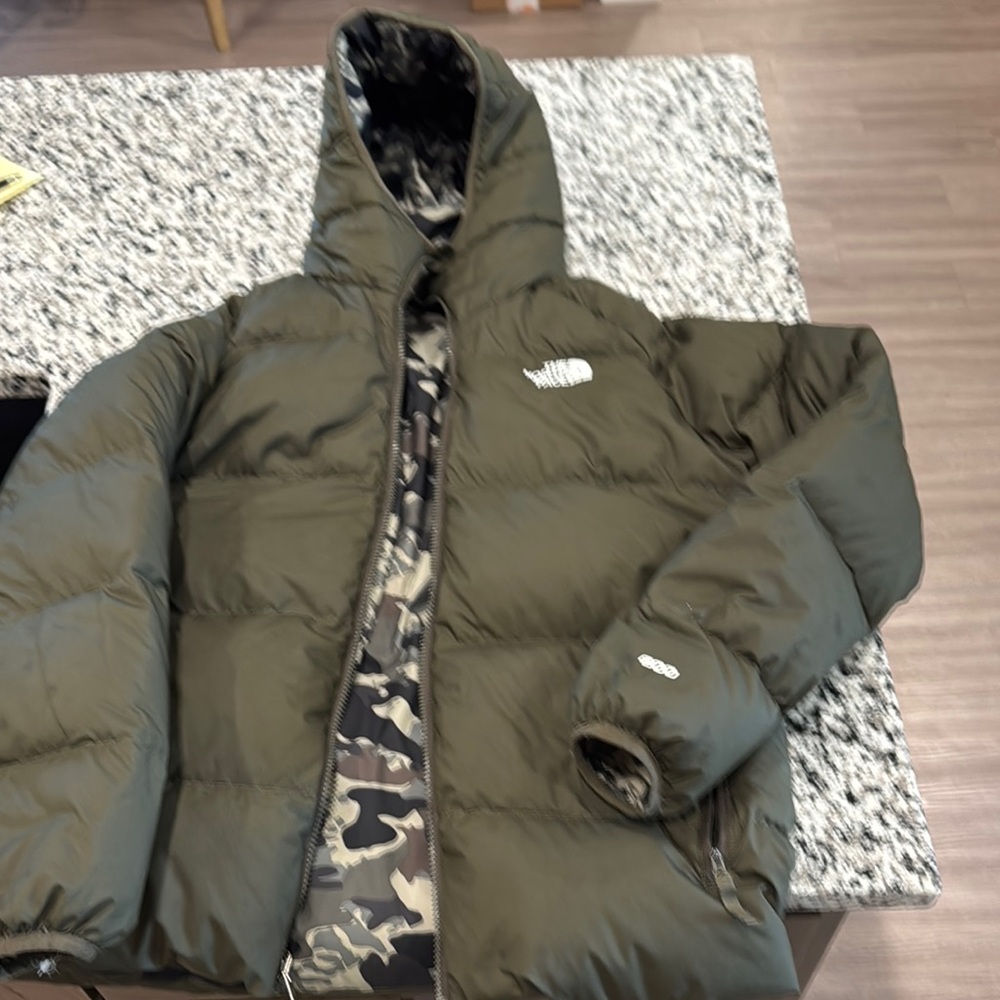 North face camo reversible, puffer jacket